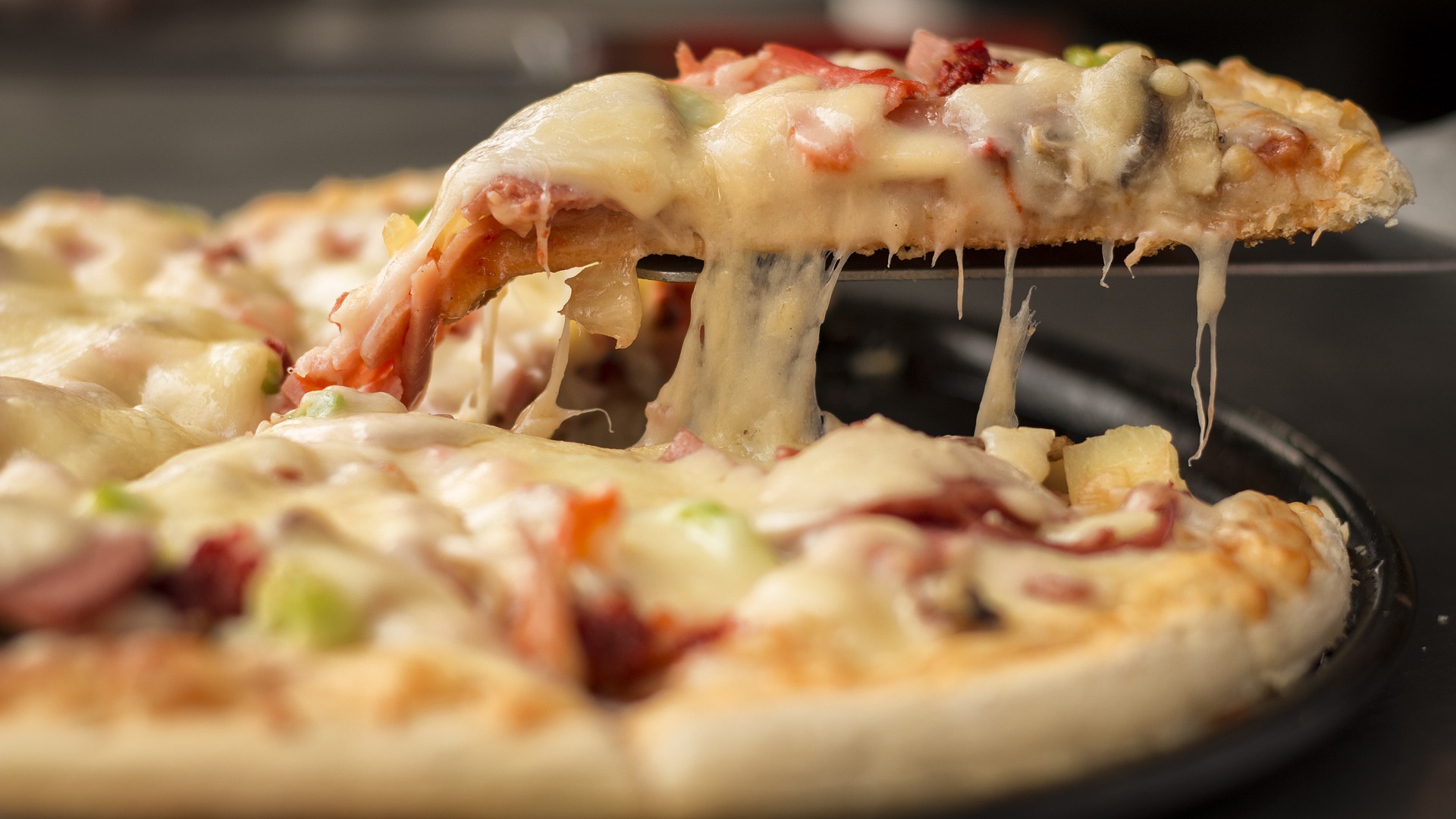 pizza_1317699_1920.jpg