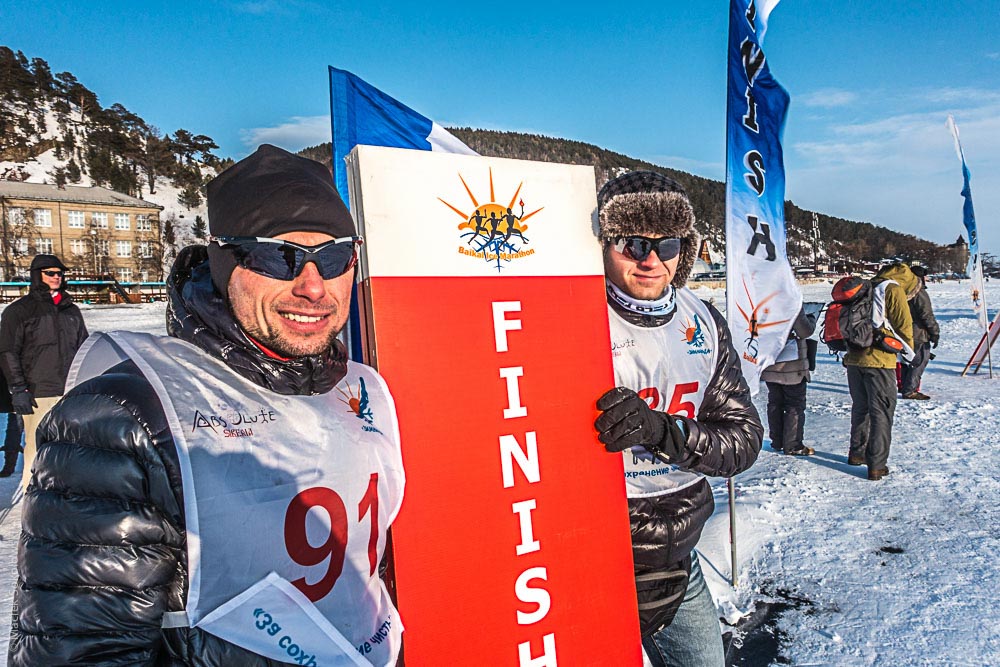 Piotr Hercog oraz ukasz Zdanowski na mecie Baikal Ice Marathon fot. Maciej Soko owski