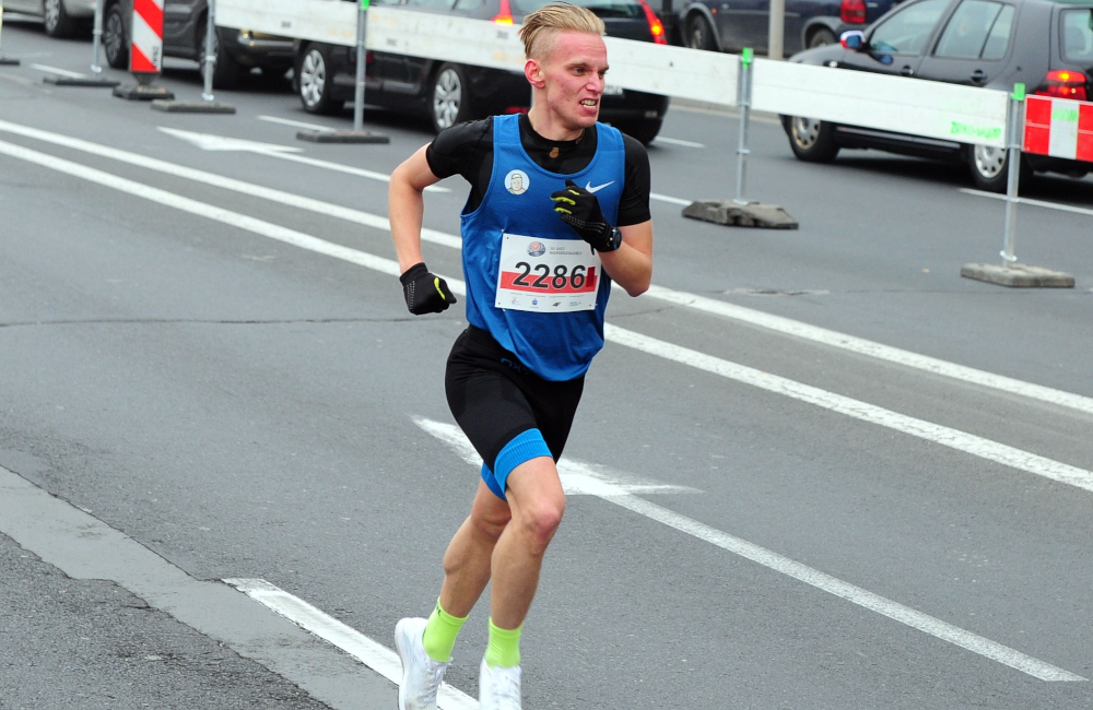 Mikołaj Raczyński podczas biegu