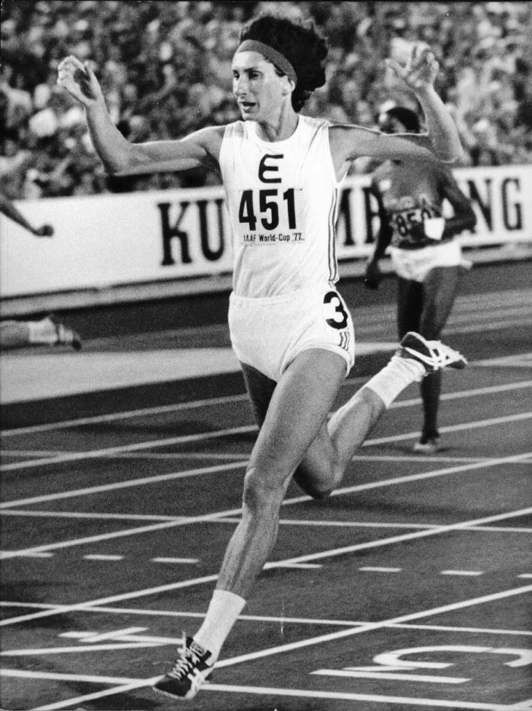 1. IRENA Dusseldorf 77 77