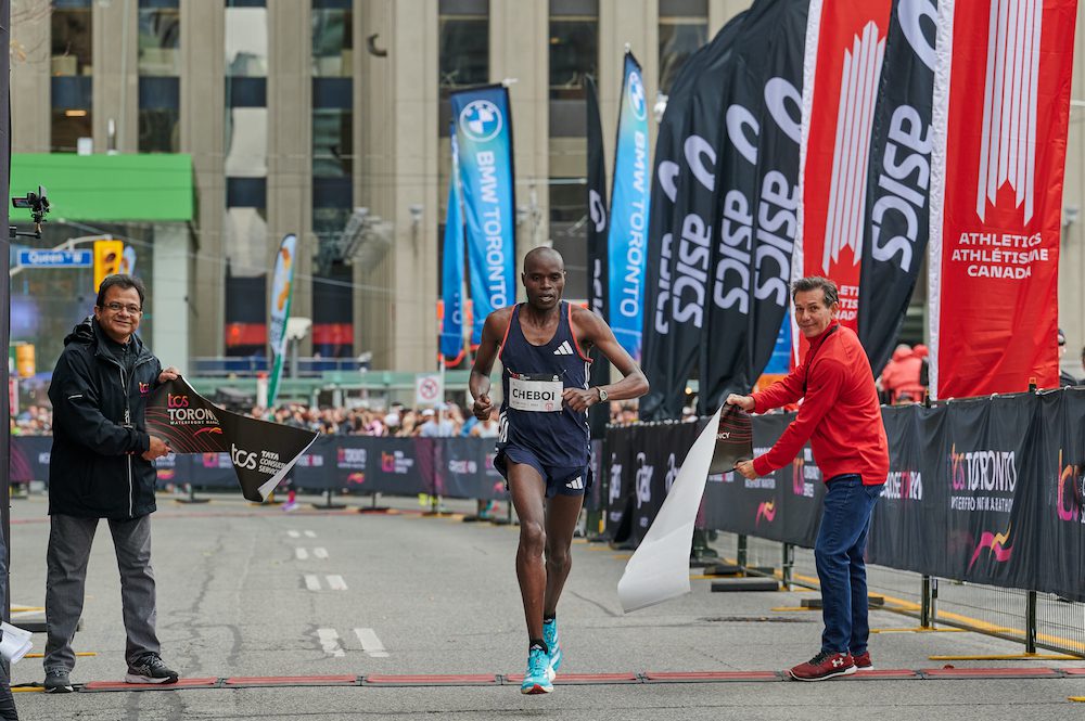 Kenijczyk Elvis Kipchoge Cheboi wraca do Toronto, by bronić tytułu mistrza maratonu