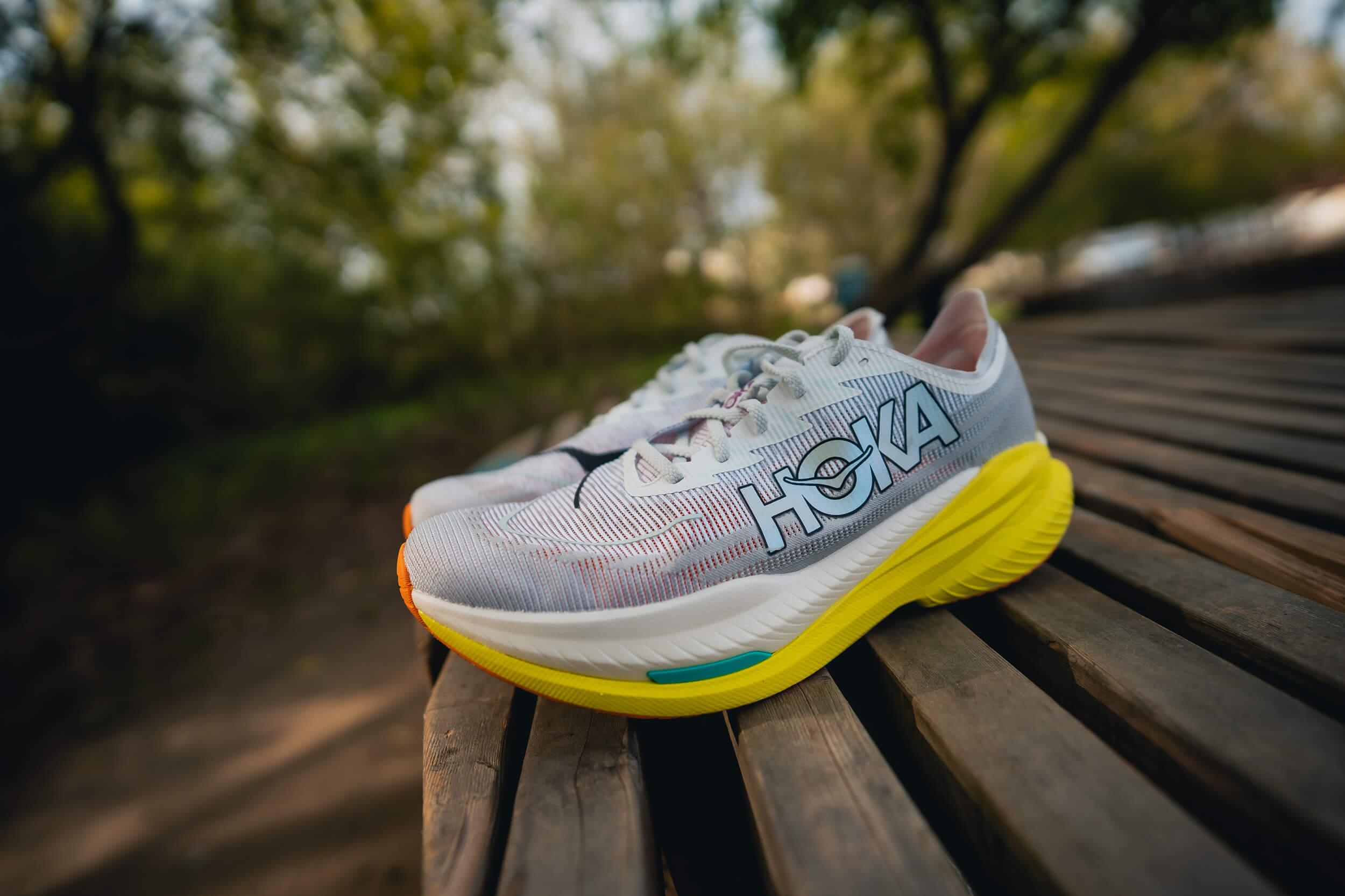 HOKA Mach X 2: Szybkość, amortyzacja i wsparcie na najwyższym poziomie