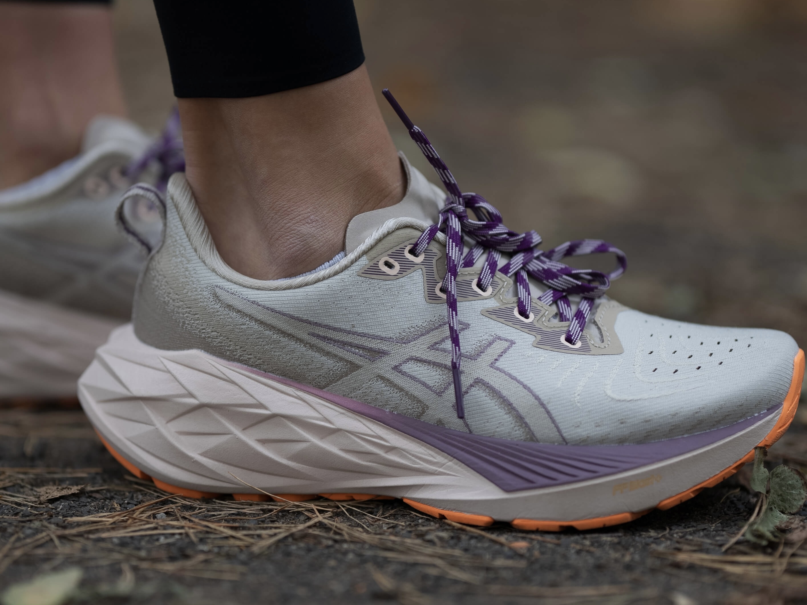 ASICS Novablast 4 TR – uwielbiany but treningowy w wersji jesiennej