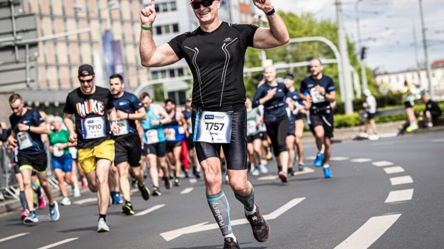 16. PKO Poznan Polmaraton biegacze na trasie