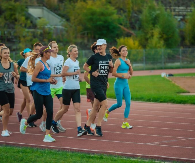 Spacer w treningu biegacza: aktywna regeneracja, budowanie wydolności i spokój psychiczny 7 OJT59vrvbsYh3IofowLqkPCxRy7c7UmsRkYkB0Tv