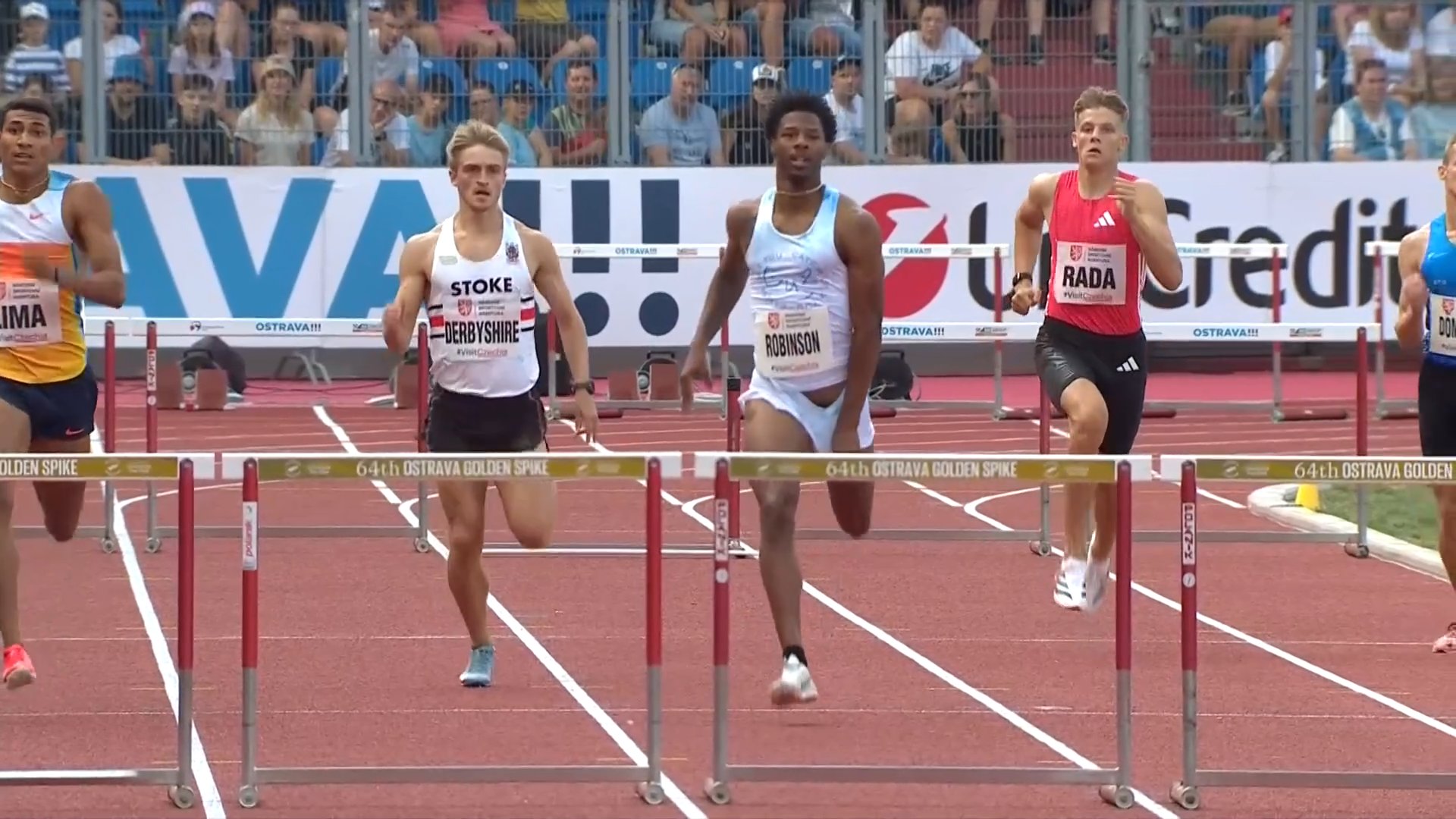 Biegacz bez majtek wygrał na 400 m ppł. w Ostrawie [18+]