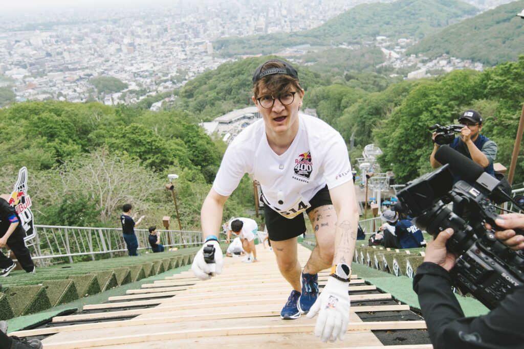 Karol Zde ba podczas startu w Red Bull 400 w Japonii maj 2025 fot. Red Bull Content Pool