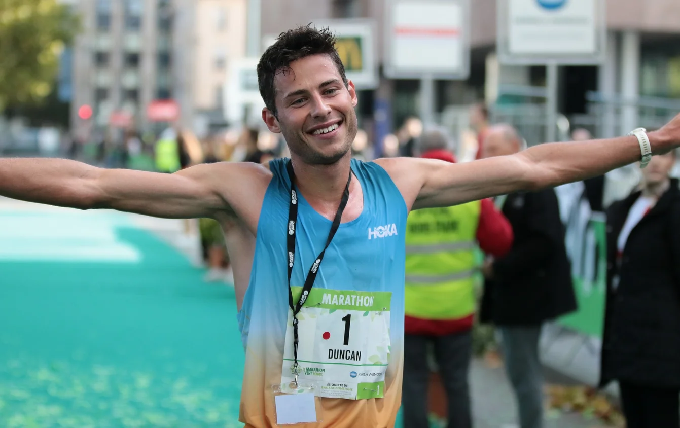 Francuski maratończyk robi Tour de France… biegiem