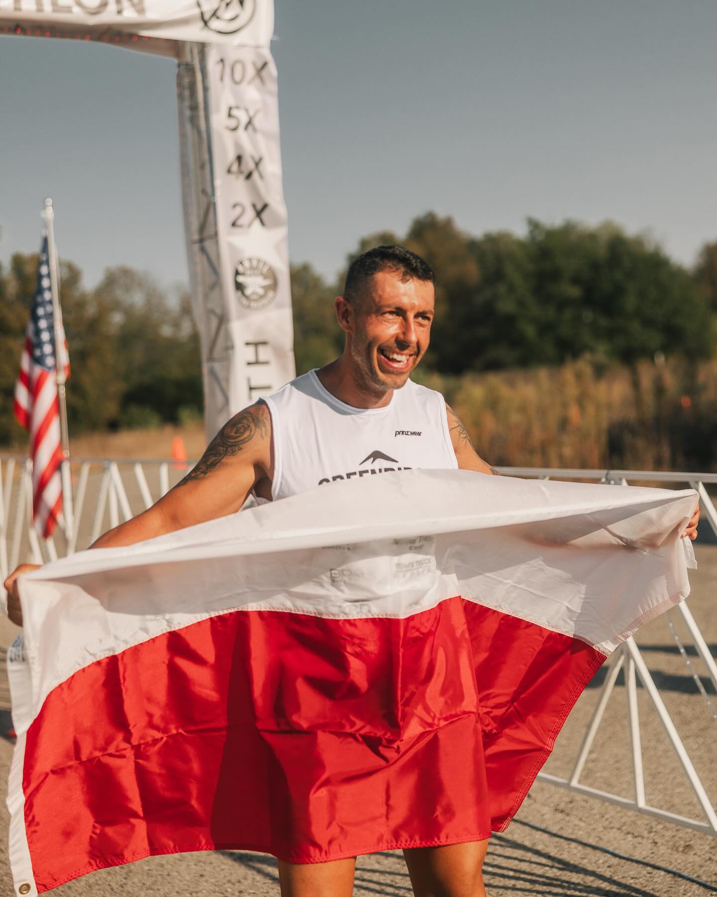 Jurand Czabański wystartował w 50-krotnym IronManie – bez przerwy! Transmisja