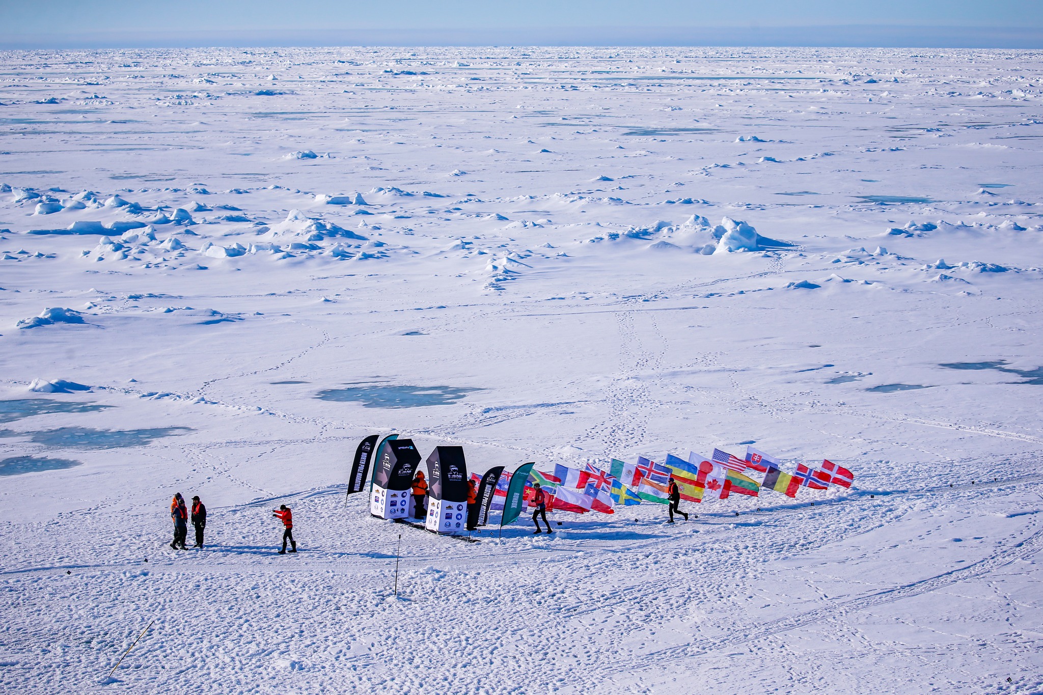 Za równowartość wpisowego na ten bieg kupiłbyś Rolexa – 59 zawodników na mecie maratonu na Biegunie Północnym