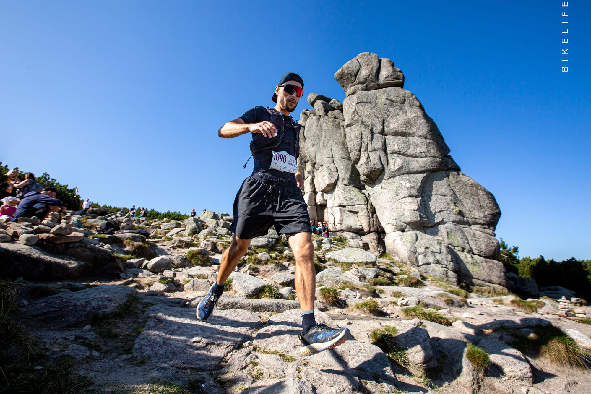 Debiutujesz w biegu górskim? Na przykładzie Chojnik Maraton, sprawdź, co może Cię zaskoczyć