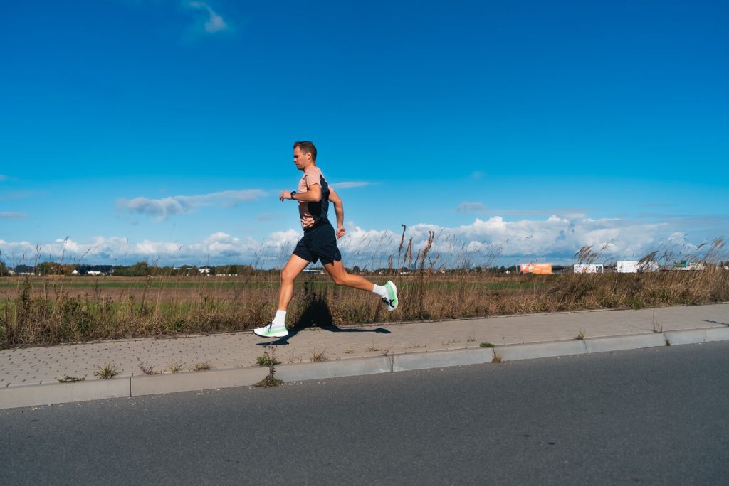 Cloudboom Max: treningowo-startowy model od On | RECENZJA 5 OdX0yWd0PbC8YJ7Ds6Obm4cfOrL5xxWnSArXR3O0