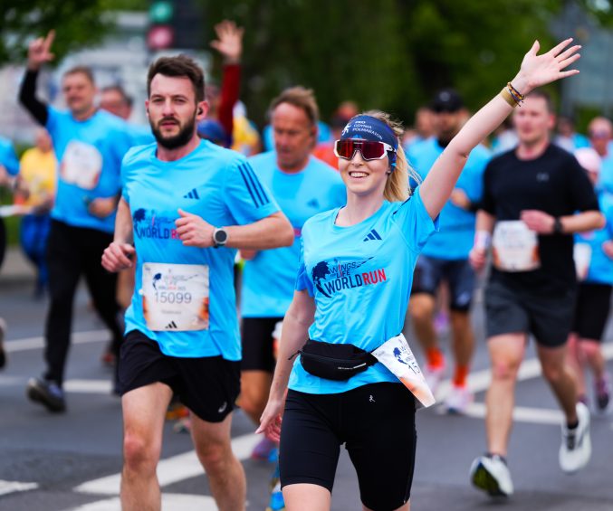 Od czego zacząć przygotowania do biegu Wings For Life? 6 Uczestnicy na trasie w Poznaniu fot. Aleksandra Szmigiel