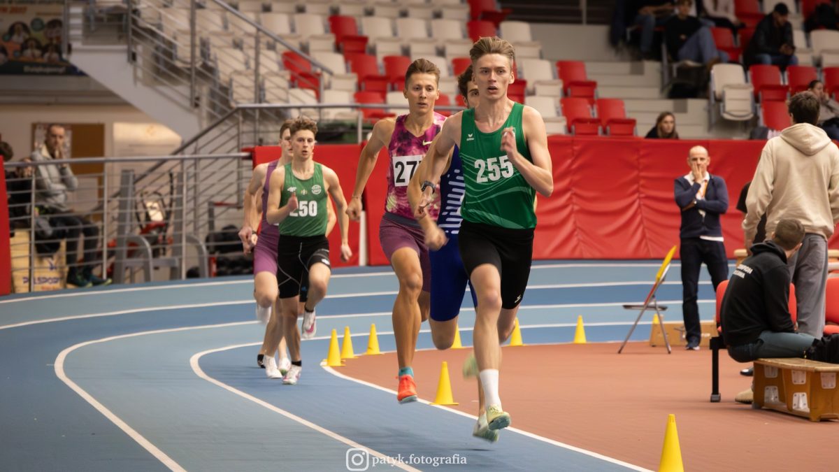 Wielka innowacja, którą pokochają wszyscy biegacze dostępna już w grudniu 1 Zawody halowe hala biegi bieznia spala