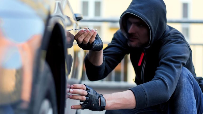 Biegał… i niszczył samochody. Policyjna interwencja w Będzinie 1 Miniatura na glowna