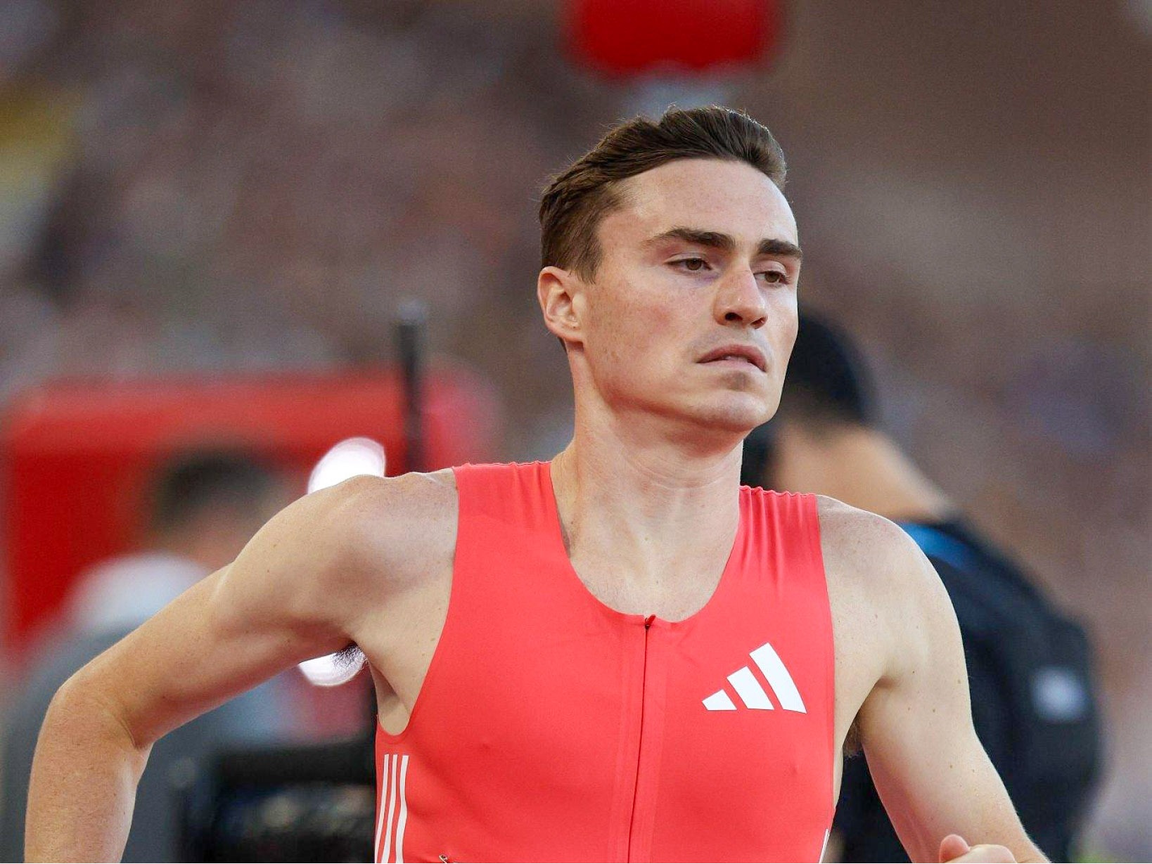 Josh Hoey ustanawia halowy rekord świata na 600 m!