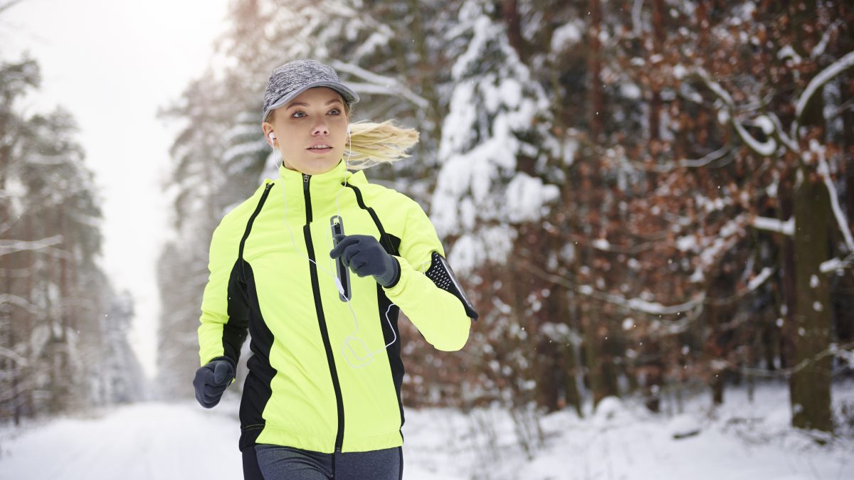 Bieganie zimą bez spadku formy: co warto suplementować? 1 bieganiezimabezspadkuformyz7nutrition