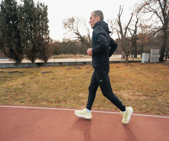 Jak wykonać rozruch przed półmaratonem? 7 Puma huawei trucht